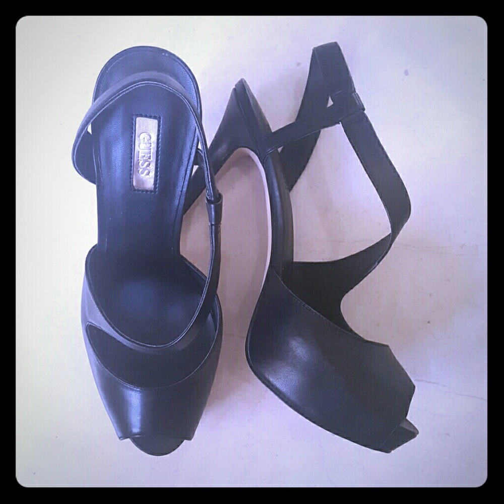 Guess Hilarie platform pumps